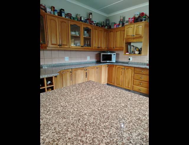 4 BEDROOM FREEHOLD FOR SALE IN HUTTENHEIGHTS